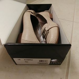 NWOT Alfani "Step n Flex" pale colored shoes
